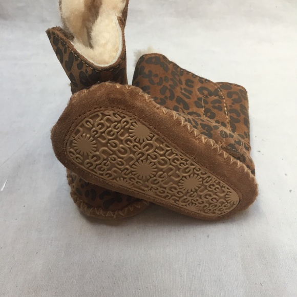 Mini UGG Leopard Boots Size: 2/3 - Picture 4 of 8